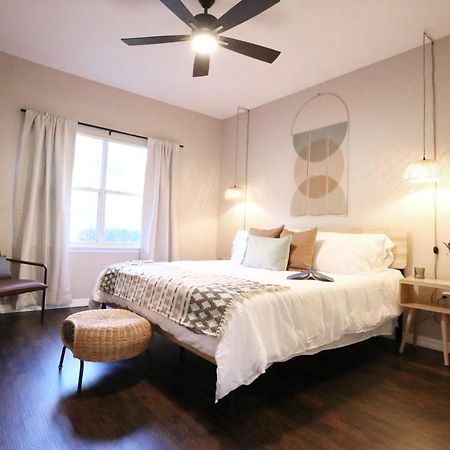 Nomad Retreat King Bed Boutique Condo W Garage Гейнсвилл Экстерьер фото