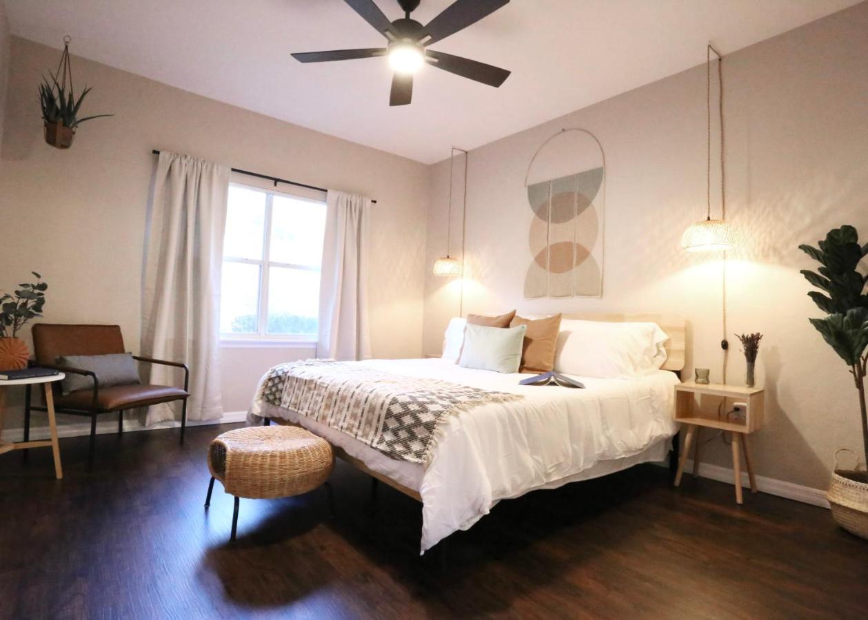 Nomad Retreat King Bed Boutique Condo W Garage Гейнсвилл Экстерьер фото