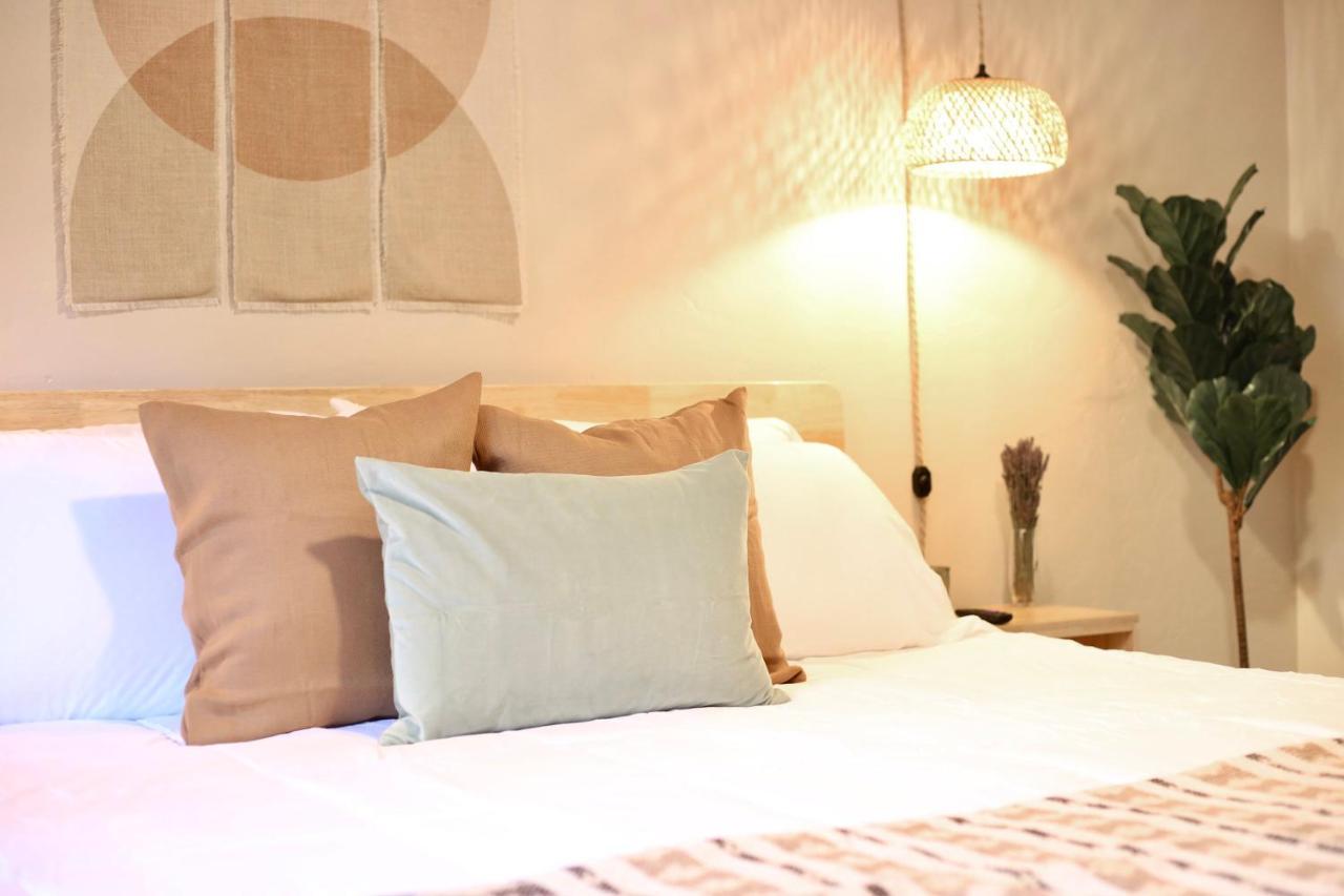 Nomad Retreat King Bed Boutique Condo W Garage Гейнсвилл Экстерьер фото