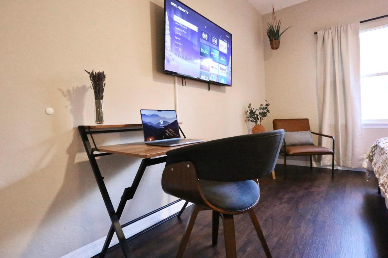 Nomad Retreat King Bed Boutique Condo W Garage Гейнсвилл Экстерьер фото
