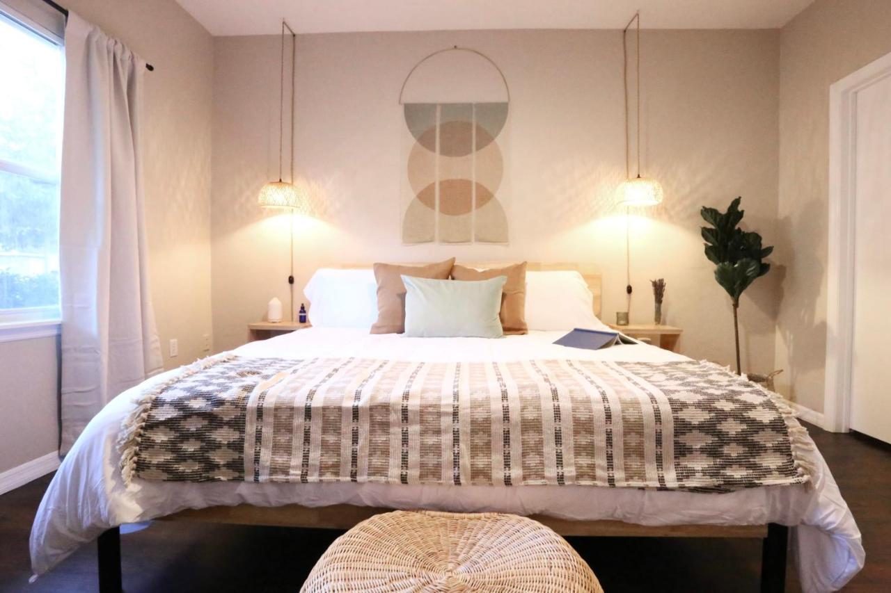 Nomad Retreat King Bed Boutique Condo W Garage Гейнсвилл Экстерьер фото