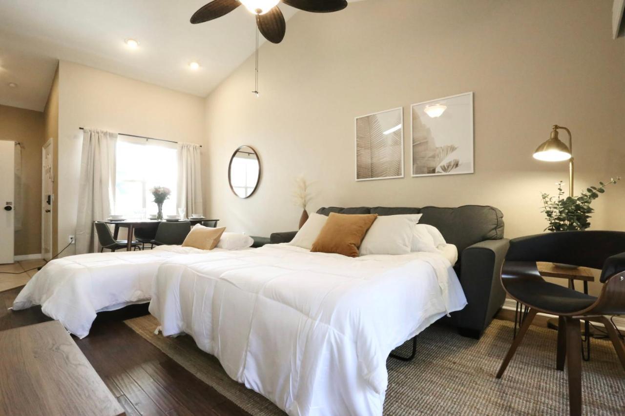 Nomad Retreat King Bed Boutique Condo W Garage Гейнсвилл Экстерьер фото
